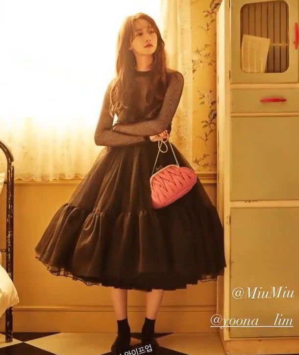 Nhá hàng ảnh hậu trường tạp chí, Yoona khoe nhan sắc tựa nàng thơ