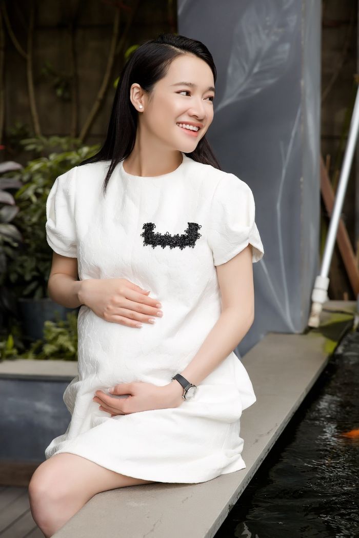 Nhã Phương chia sẻ ảnh mang bầu