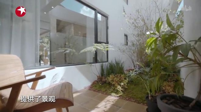 5 phụ nữ độc thân U60 mua nhà ở chung, ngày làm đẹp, tối nướng BBQ
