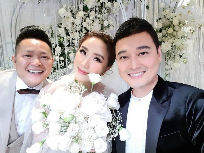 5 màn bắt hoa cưới từ vui vẻ đến buồn cười của sao Việt