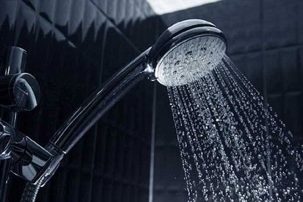 Bắc Ninh: Nam công nhân 23 tuổi ở trọ một mình bị đột quỵ do tắm đêm