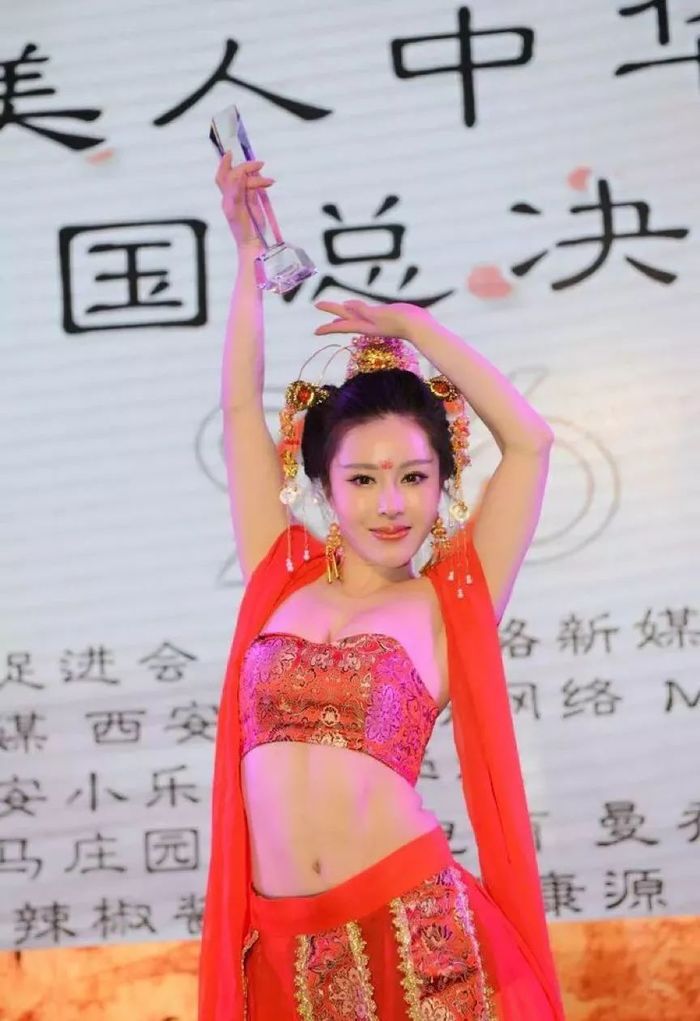 Từng mình hạc xương mai, nữ bác sĩ trở thành body lực sĩ cuồn cuộn