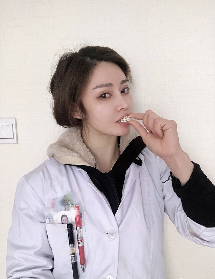 Từng mình hạc xương mai, nữ bác sĩ trở thành body lực sĩ cuồn cuộn