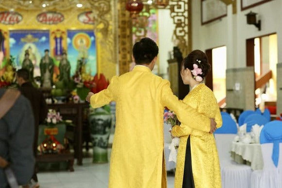 Quý Bình và vợ doanh nhân làm lễ Hằng thuận sau 3 năm hẹn hò