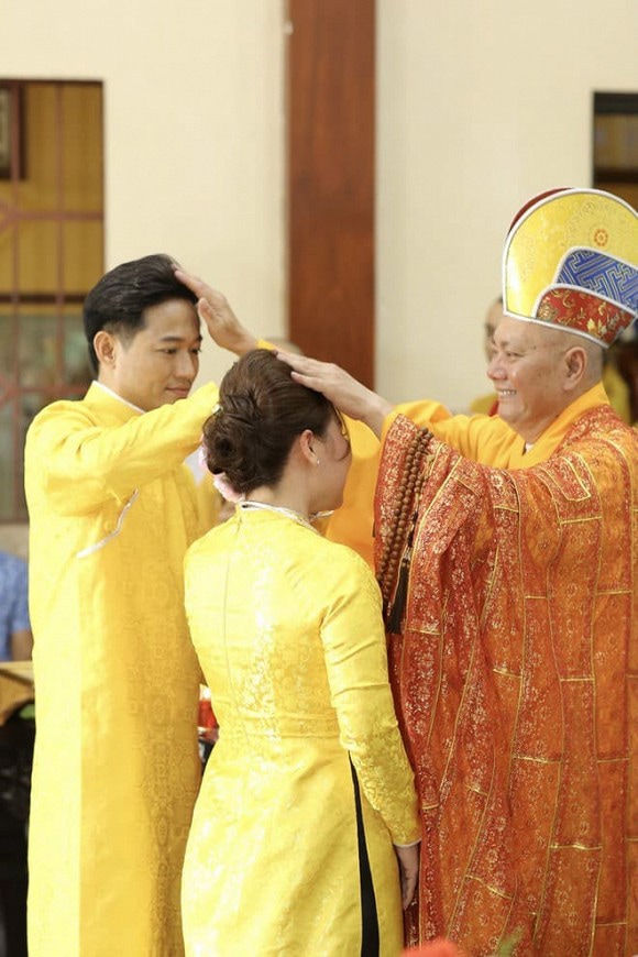 Quý Bình và vợ doanh nhân làm lễ Hằng thuận sau 3 năm hẹn hò
