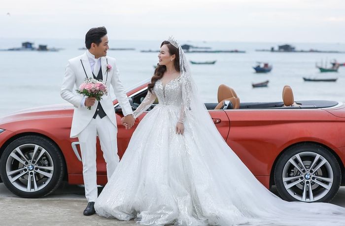 Quý Bình và vợ doanh nhân tổ chức tiệc báo hỷ ở Phú Quốc