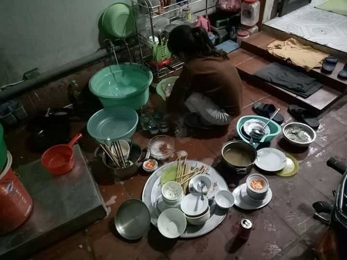 Ra mắt nhà bạn trai bị bắt rửa 8 mâm bát, cô gái dùng 300k giải quyết
