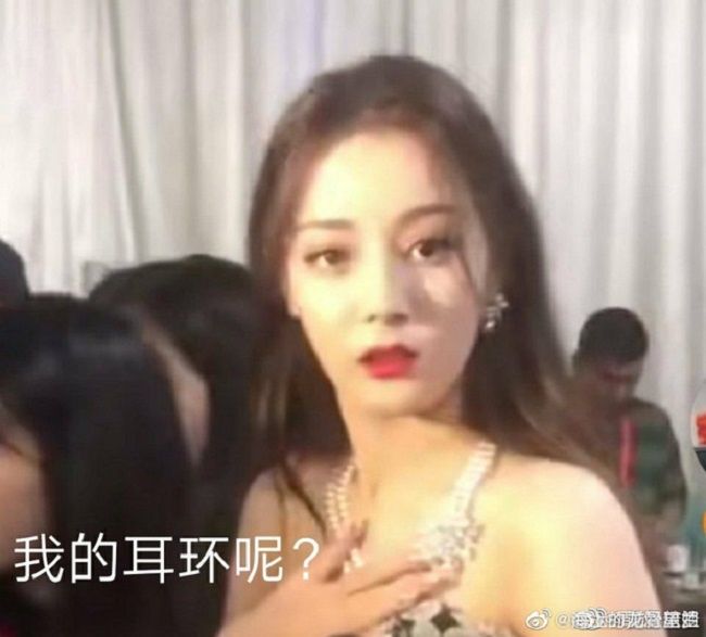 Sự cố thảm đỏ Cbiz: Người rơi tóc giả, người ngất xỉu vì lạnh