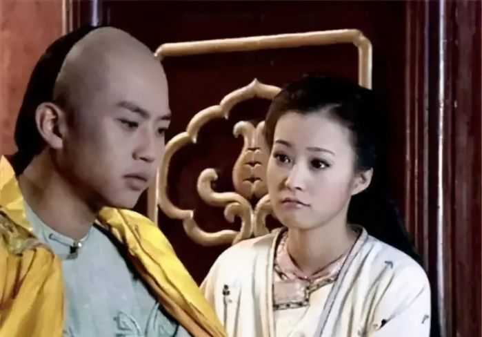 Sao Cbiz chạm mặt tình cũ: Hồ Ca nhìn lén, Đặng Siêu chỉ biết cười trừ