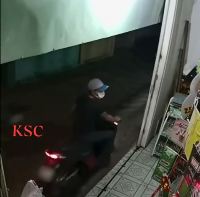 Bức xúc cảnh thanh niên vào tạp hóa lấy thùng bia rồi rồ ga bỏ trốn