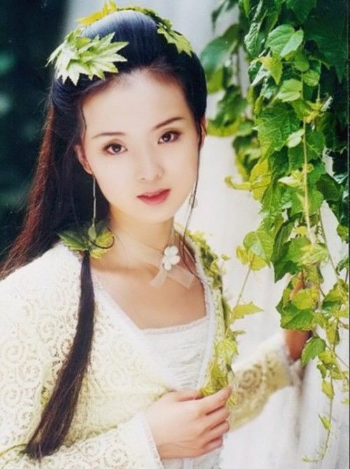 “Tình Nhi” Vương Diễm: Sống cảnh xa hoa nhưng chồng ngó lơ, con coi rẻ