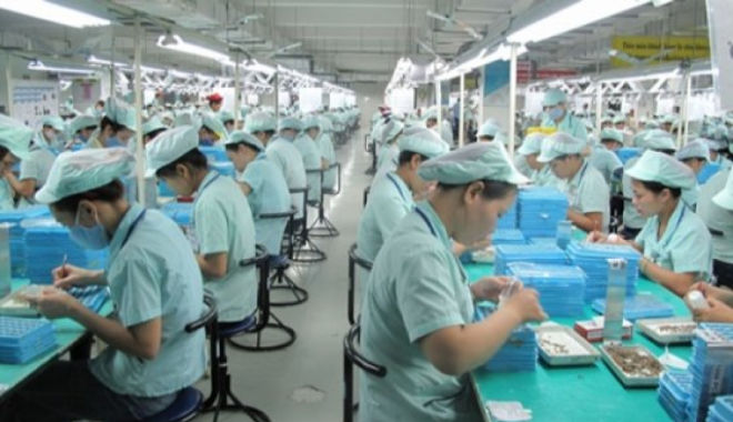Từ 1/2/2021, lao động nữ đi làm ngày đèn đỏ sẽ được nhận thêm lương