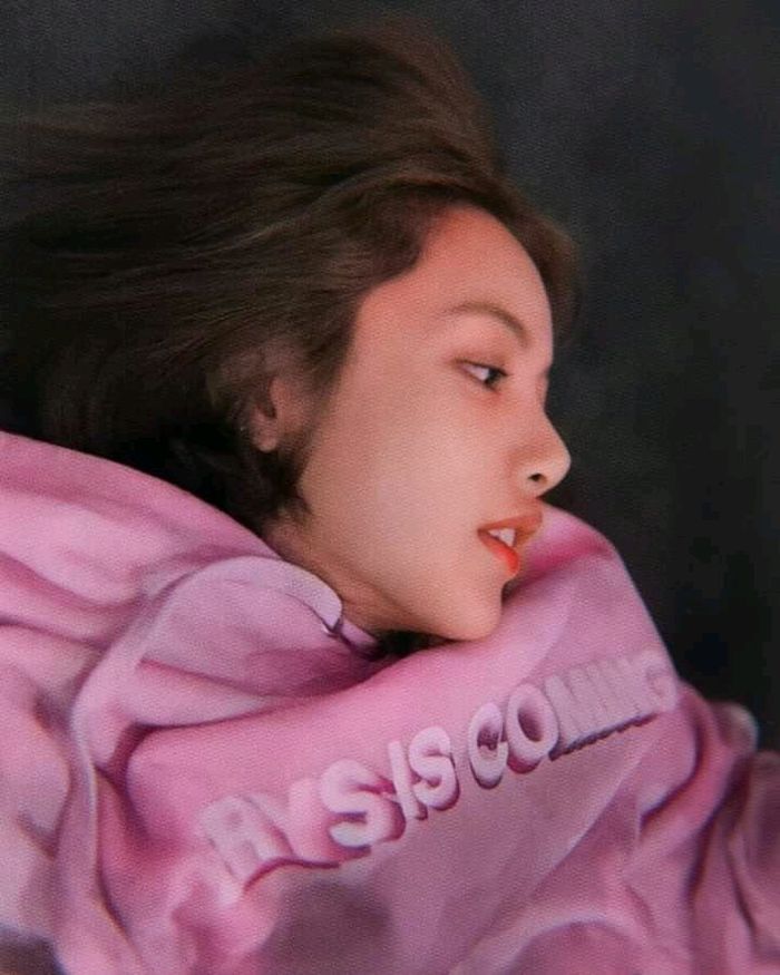 Vén “tóc mái 200 tỷ”, Lisa (BLACKPINK) ngay lập tức leo top trending