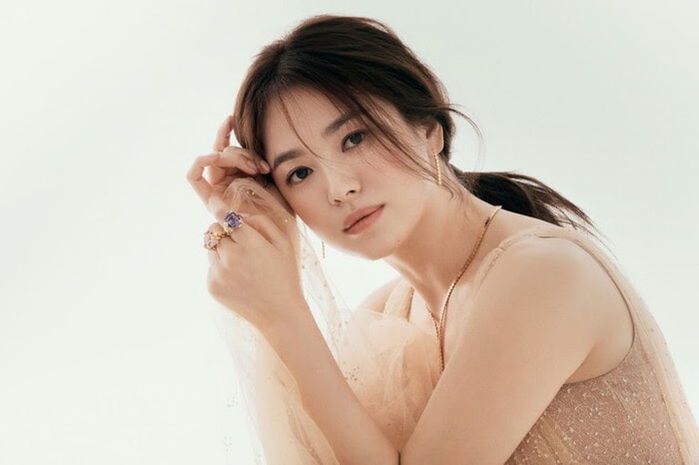 Song Hye Kyo vẫn gây sốt dù ảnh tạp chí out nét