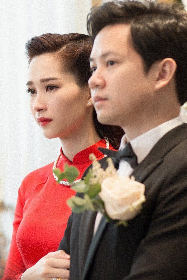 Xúc động khoảnh khắc mỹ nhân khóc khi nghe bố mẹ dặn dò trong hôn lễ