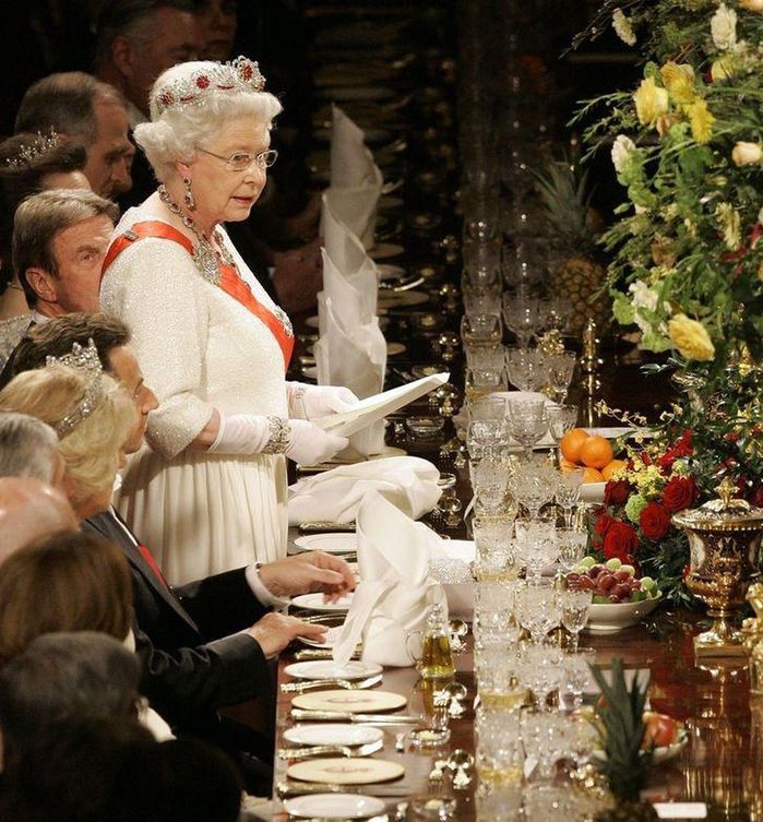 9 truyền thống lạ đời chỉ có ở Hoàng gia Anh