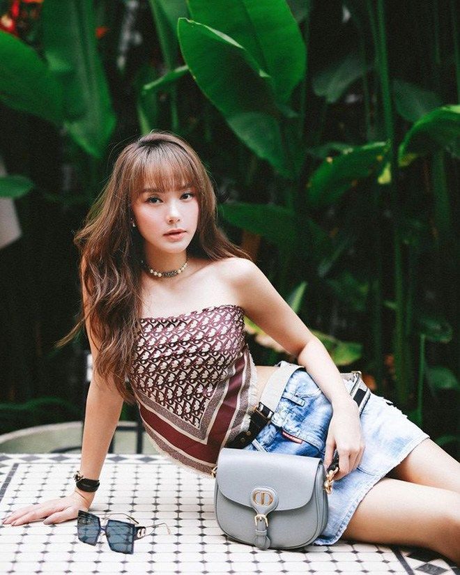 Những nữ sao Việt mang toàn hàng hiệu sau khi vượt khó