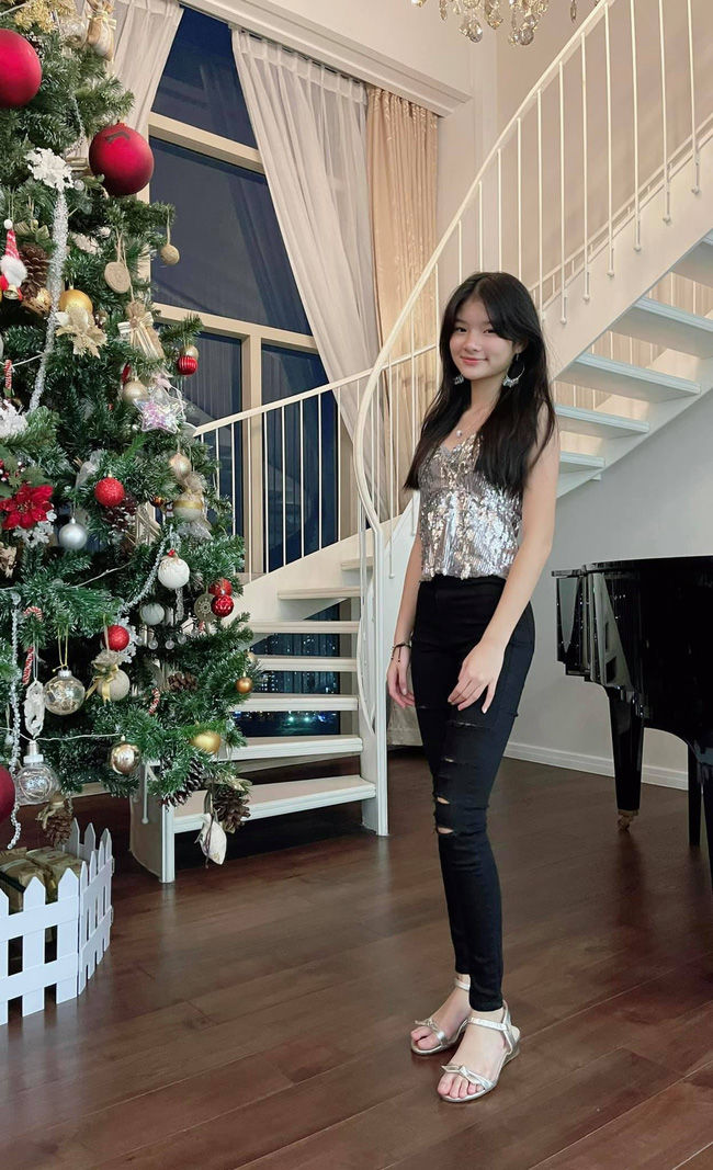 Hội rich kid nhà Trương Ngọc Ánh - Hà Kiều Anh - Anh Thơ đọ chân dài