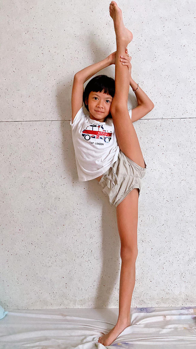 Hội rich kid nhà Trương Ngọc Ánh - Hà Kiều Anh - Anh Thơ đọ chân dài