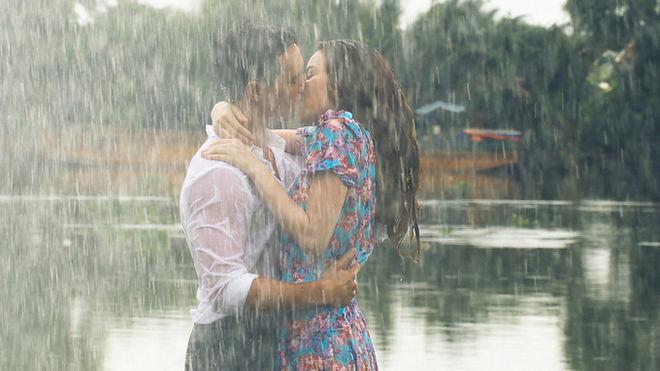 Sốc đường với clip Hà Hồ - Kim Lý khóa môi lia lịa ngày đầu năm