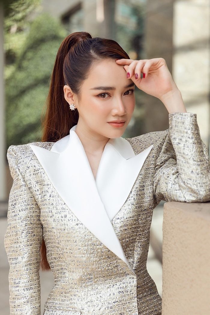 Lan Ngọc - Diễm My - Nhã Phương: 3 ngọc nữ sinh năm 90 của Vbiz