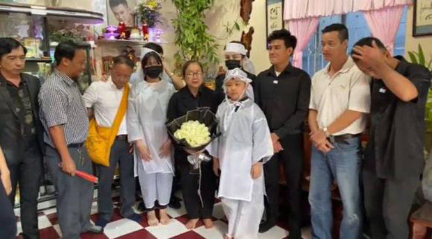 Khung cảnh lễ an táng ca sĩ Vân Quang Long