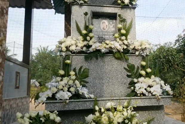 Khung cảnh lễ an táng ca sĩ Vân Quang Long