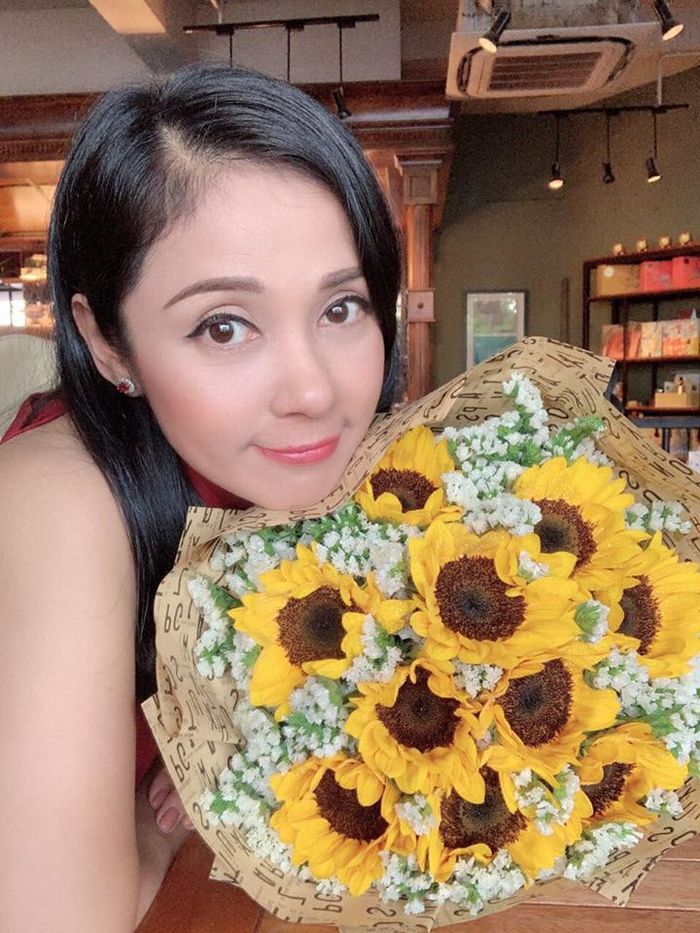Nữ hoàng ảnh lịch Việt Trinh ở tuổi 50