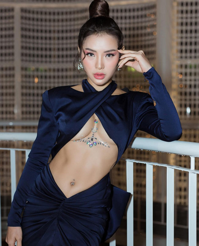 Hội mỹ nhân Việt mê tít kiểu váy cut-out phơi bụng, hở chân ngực