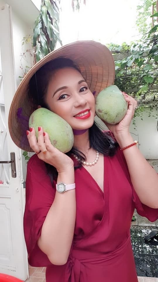 Nữ hoàng ảnh lịch Việt Trinh ở tuổi 50