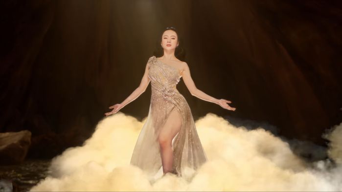 Angela Phương Trinh đọ sắc Á hậu Tú Anh, Khánh Linh