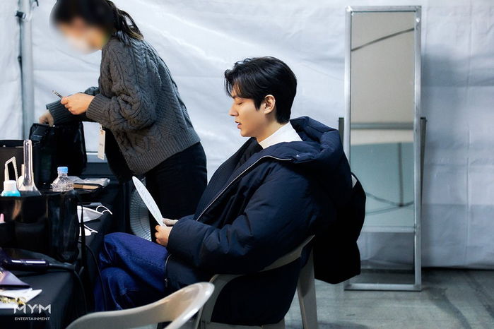 Ảnh hậu trường của Lee Min Ho tại Golden Disc Awards 2020