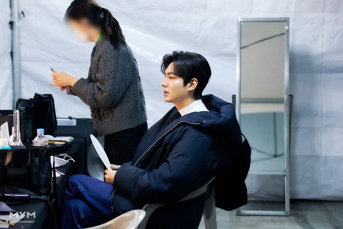 Ảnh hậu trường của Lee Min Ho tại Golden Disc Awards 2020
