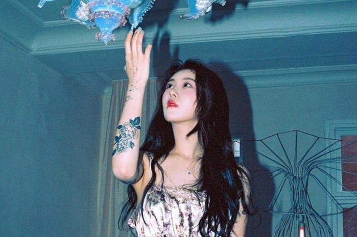 Ảnh tốt nghiệp của Rosé: Tranh cãi nảy lửa nghi vấn “dao kéo