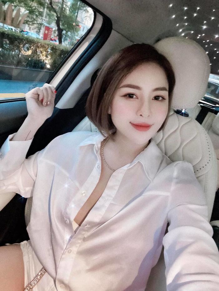 Sao Việt diện quần short ngắn cũn cỡn
