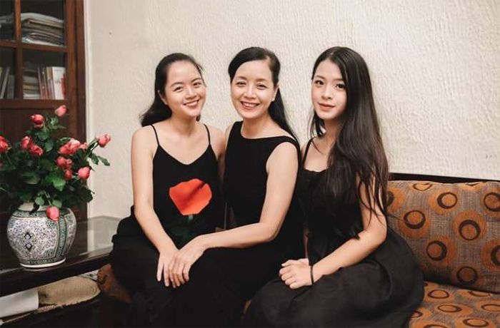 Hồng Khanh - con gái NSƯT Chiều Xuân lộ mặt mộc