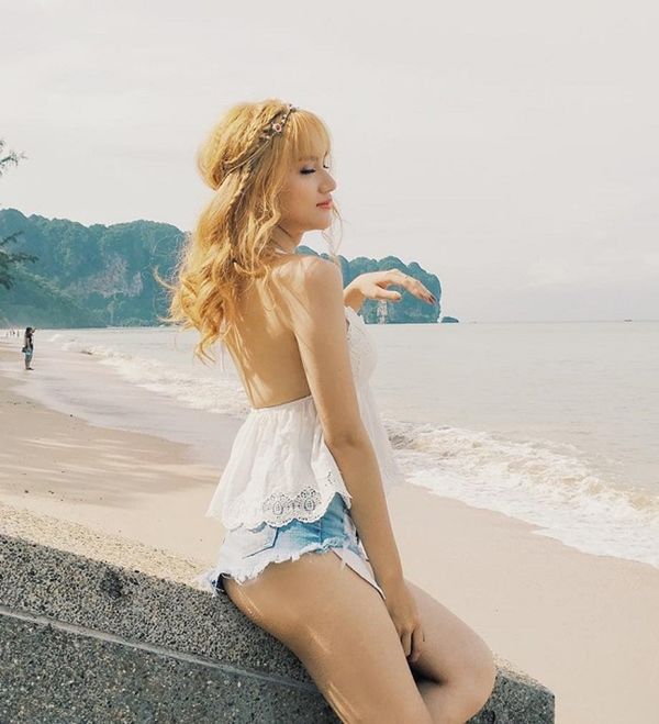 Sao Việt diện quần short ngắn cũn cỡn