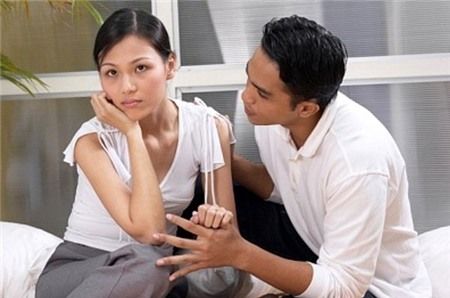 Chàng trai phát cáu khi bạn gái sử dụng tampon cả ngày