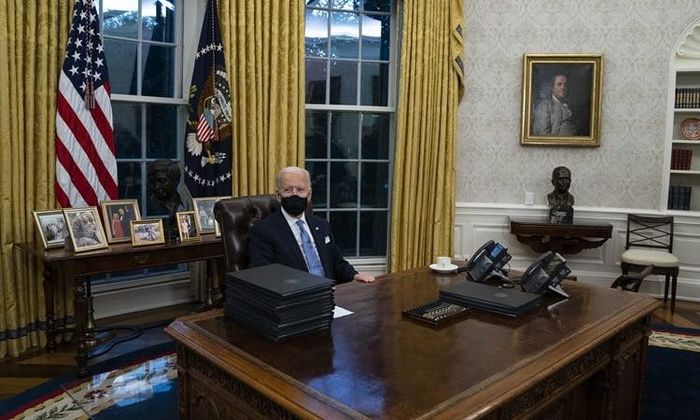 Tổng thống Biden bỏ nút gọi nước ngọt của Donald Trump