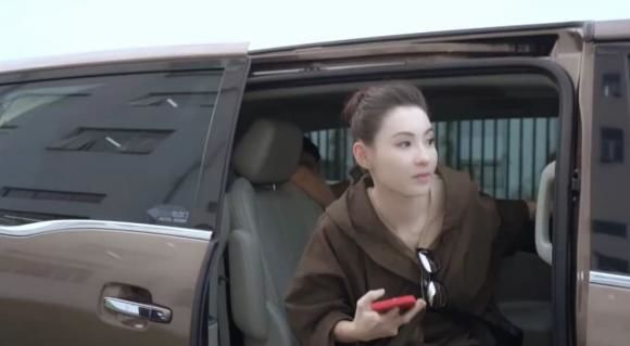 Trương Bá Chi khiến Cnet phát sốt với sắc vóc tuổi 40