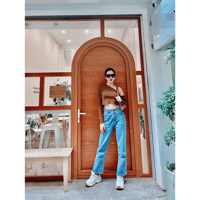 Chồng cũ Lệ Quyên và Cẩm Đan lại bị soi cùng đi ăn cưới
