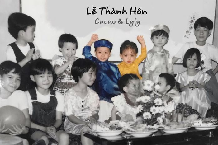 Chuyện tình nụ hôn đặt gạch năm 3 tuổi gây sốt cộng đồng mạng