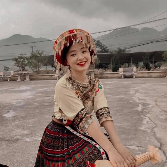 Cô bé bán lê Hà Giang giờ là hướng dẫn viên du lịch