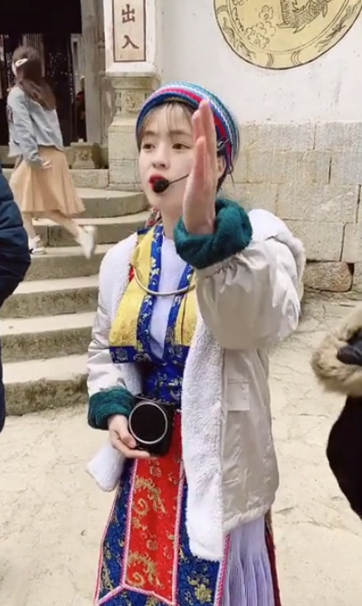 Cô bé bán lê Hà Giang giờ là hướng dẫn viên du lịch