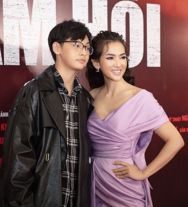 Con trai nữ diễn viên Anh Thư 14 tuổi cao 1m8