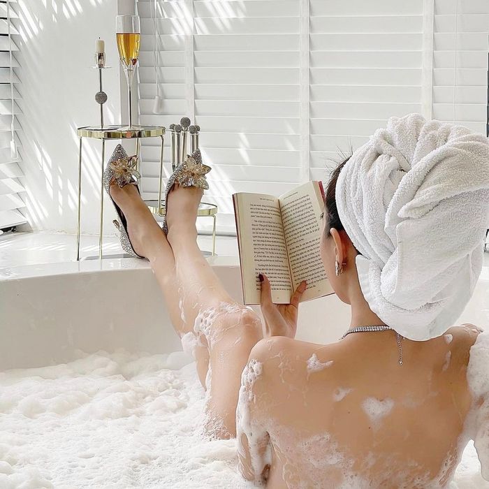 Những sao Việt cùng sắm giày Lọ Lem ngàn đô