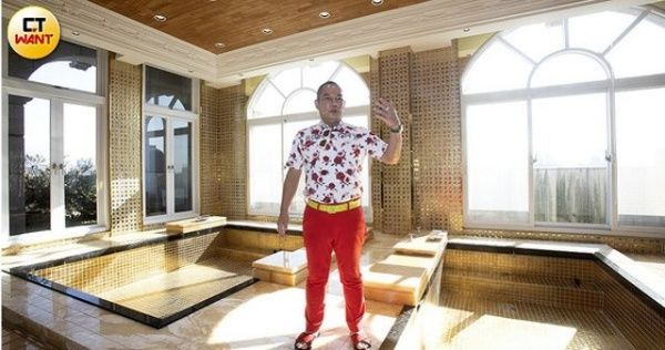 Hu Han-Feng: Đại gia Đài Loan ở với 4 vợ, 16 cô bồ