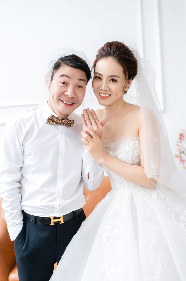 Đám hỏi NS Công Lý và bạn gái kém 15 tuổi: 2 con riêng đều mừng cho bố