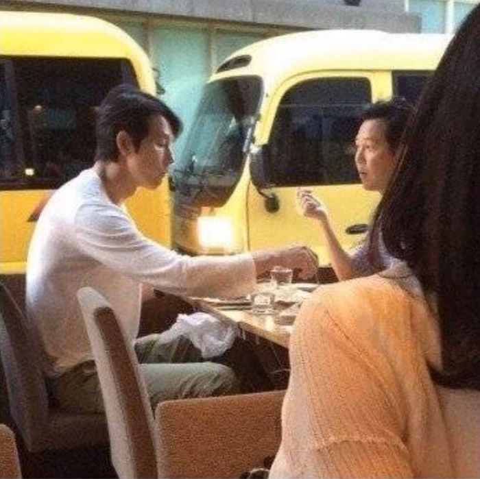 Sao Hàn bị bắt gặp ở quán bình dân