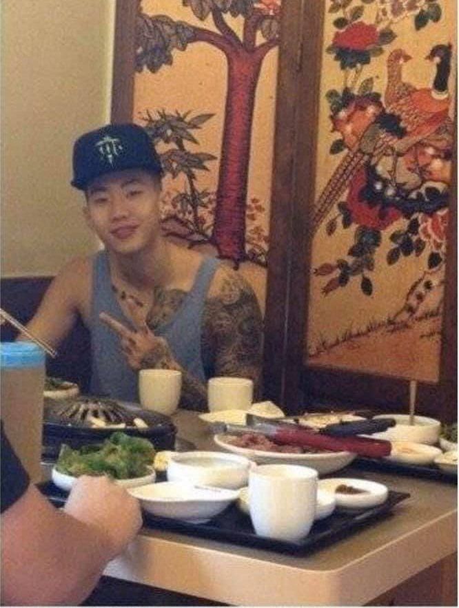 Sao Hàn bị bắt gặp ở quán bình dân